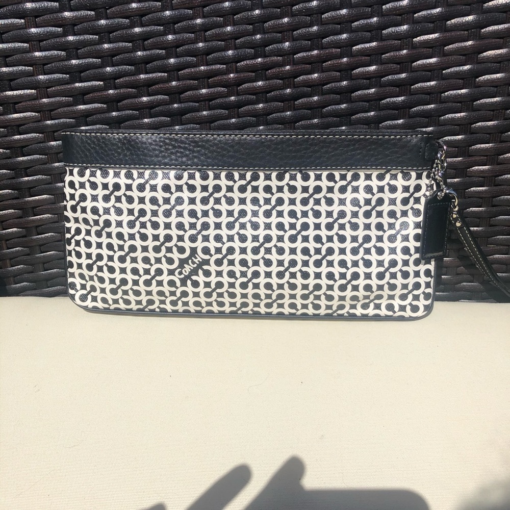 COACH WRISTLET/CLUTCH